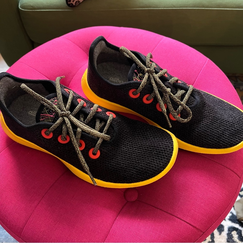 Allbirds Tree Runner US 9 black w/yellow sole EUC